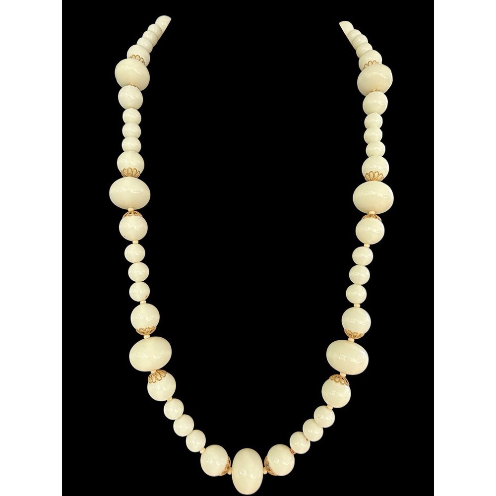 Vintage Lucite Necklace From The‎ 50's to 60's Excellent Condition Larger Beads